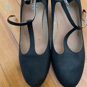 Bloch Chord T-bar Strap 2" Character Shoe. 7.5